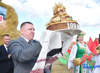 У засеках-100 тысяч тон. У раёне ўшаноўвалі баранавіцкіх хлебаробаў
