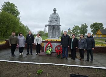 Возложение цветов в канун Дня Победы